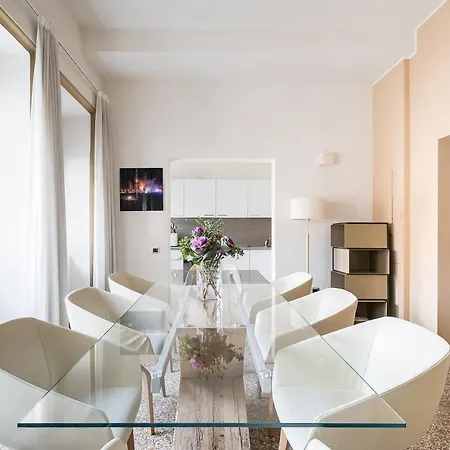 Urbanicooh Garisenda - Piazza Maggiore View Apartment *