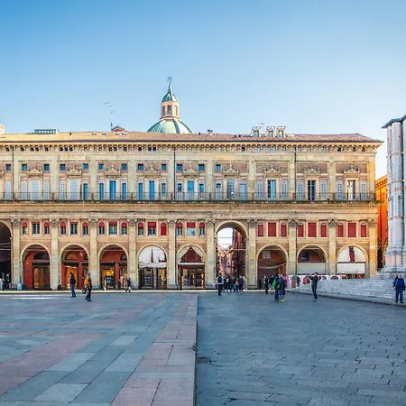 Urbanicooh Garisenda - Piazza Maggiore View Apartment Bologna
