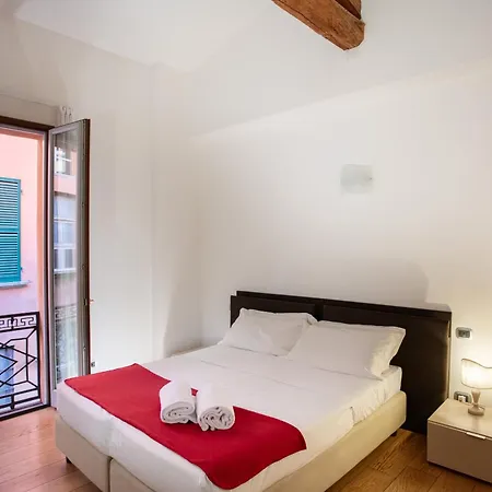Urbanicooh Garisenda - Piazza Maggiore View Apartment *