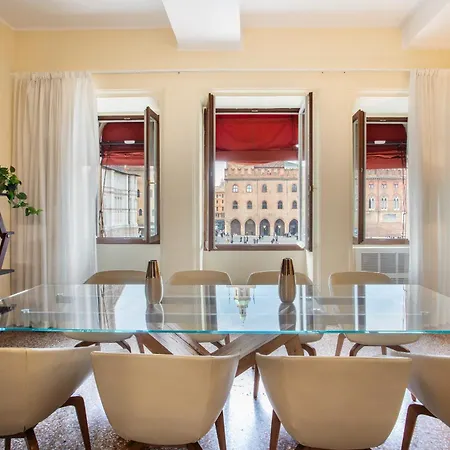 Apartment Urbanicooh Garisenda - Piazza Maggiore View Bologna