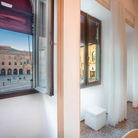 Urbanicooh Garisenda - Piazza Maggiore View Bologna